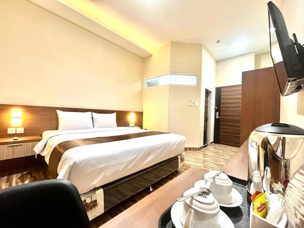 T Hotel Kualanamu Lubukpakam Экстерьер фото