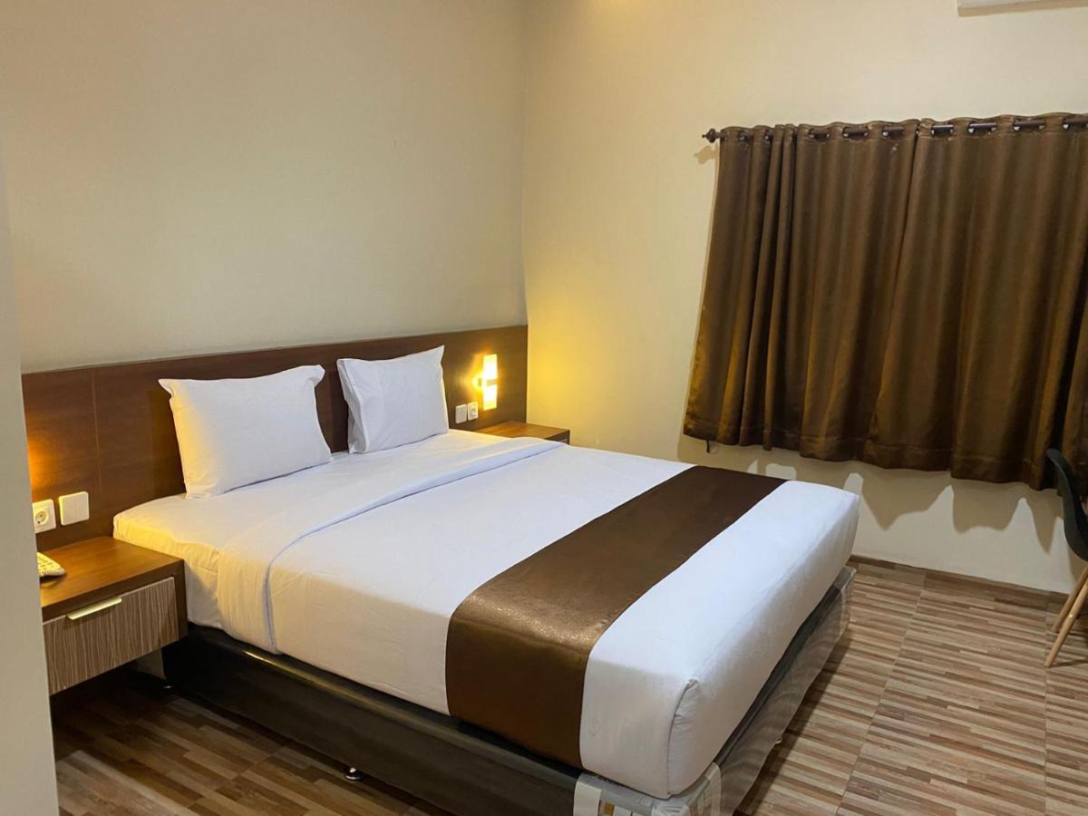 T Hotel Kualanamu Lubukpakam Экстерьер фото